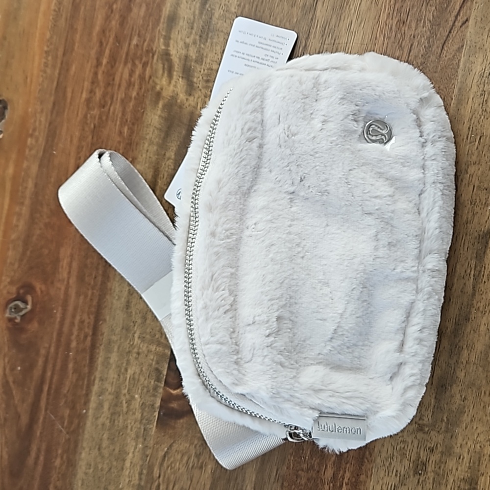 Lululemon Everywhere Belt Bag Plush Fleece